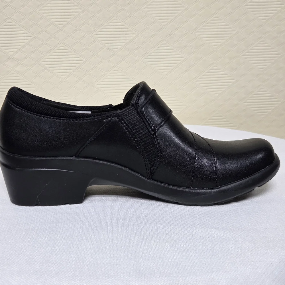 NWOT Clarks Women's Angie Pearl Slip-On Shoes Size-6
